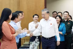 Le leader du Parti To Lam rencontre les électeurs de Hanoï, le 23 septembre 2025. Photo: VNA