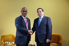 Le Premier ministre Pham Minh Chinh et son homologue des Îles Salomon, Jeremiah Manele. Photo: VNA