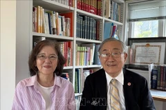 Le professeur Furuta Motoo, éminent historien japonais spécialisé dans les études vietnamiennes, et son épouse. Photo: VNA