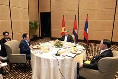 Petit-déjeuner de travail des Premiers ministres du Vietnam, du Cambodge et du Laos. Photo: VNA