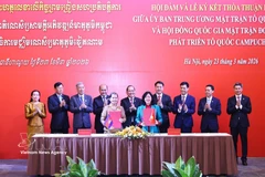 La signature de l’accord de coopération pour la période 2026-2031. Photo: VNA