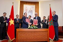 Le président de la Chambre des représentants du Maroc, Rachid Talbi Alami (droite), et le président de l'Assemblée nationale du Vietnam, Trân Thanh Mân. Photo: VNA