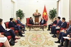 Le ministre des Affaires Lê Hoai Trung (droite) et le ministre canadien du Commerce international, Maninder Sidhu. Photo: Le ministère vietnamien des Affaires étrangères