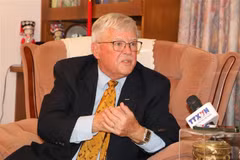 Le professeur émérite Carl Thayer, de l'Académie australienne des forces de défense de l'Université de Nouvelle-Galles du Sud. Photo: VNA