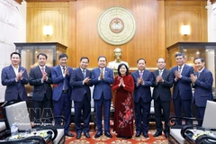 Le président de l’Assemblée nationale (AN), Tran Thanh Man et les délégués. Photo: VNA