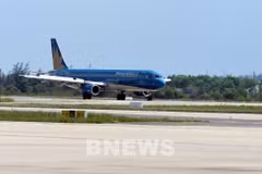 En raison des impacts du typhon Fengshen, Vietnam Airlines annonce des ajustements sur plusieurs vols domestiques les 22 et 23 octobre, notamment à destination et au départ de Huê et Da Nang. Photo: Bnews