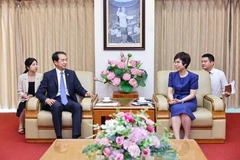 La directrice générale de l'Agence vietnamienne d'information (VNA), Vu Viêt Trang, reçoit à Hanoi l'ambassadeur de Chine au Vietnam, He Wei. Photo: VNA