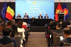 La conférence "Promouvoir les ressources de la communauté vietnamienne en Europe pour renforcer les relations Vietnam - UE" s’est tenue le 7 juin à Bruxelles