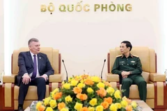 Le général Phan Van Giang, ministre de la Défense, reçoit le vice-ministre polonais de la Défense nationale, Pawel Bejda, en visite de travail au Vietnam. Photo: VNA