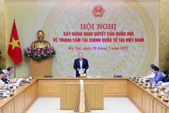 Le vice-Premier ministre permanent Nguyên Hoa Binh s'exprime lors de la conférence. Photo: VNA