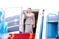 La Première ministre thaïlandaise Paetongtarn Shinawatra à l'aéroport international Nôi Bai, à Hanoi. Photo: VNA