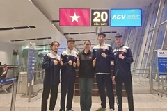 Quatre athlètes vietnamiens aux Championnats d’Asie des Jeunes de MMA 2025. Photo: VMMAF