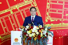 Le Premier ministre Pham Minh Chinh s'exprime lors de la cérémonie de lancement de deux projets d'envergure à Hai Phong. Photo: VNA
