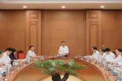 Trân Câm Tu, membre du Bureau politique et permanent du Secrétariat du Comité central du Parti communiste du Vietnam (PCV), s'exprime lors de la réunion. Photo: VNA