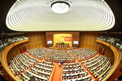 Panorama de la conférence nationale consacrée à l’étude, à l’appropriation et à la mise en œuvre de la Résolution n°79-NQ/TW du Bureau politique sur le développement de l’économie d’État et de la Résolution n°80-NQ/TW du Bureau politique relative au développement de la culture vietnamienne. Photo: VNA