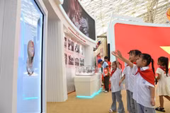 Exposition "80 ans de réalisations nationales" : La technologie relie l'histoire à l'avenir 
