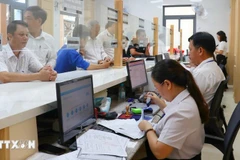 Traitement des procédures administrattives au quartier de Dông Xoai, province de Dông Nai. Photo: VNA