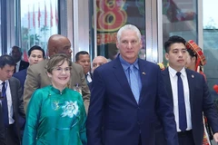 Le premier secrétaire du Comité central du Parti communiste cubain (PCC) et président cubain, Miguel Díaz-Canel Bermúdez et son épouse. Photo: VNA