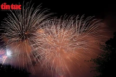 À Hanoï, cœur politique et culturel du pays, le Nouvel An lunaire du Cheval 2026 sera accueilli par 34 sites de tirs de feux d’artifice répartis dans l’ensemble des districts et communes. Photo: le journal Tin Tuc