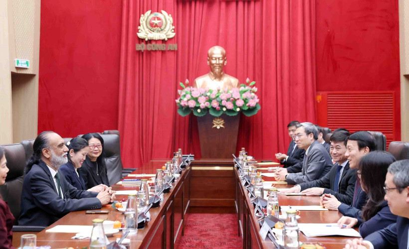 Lors d'une rencontre. Photo / VNA