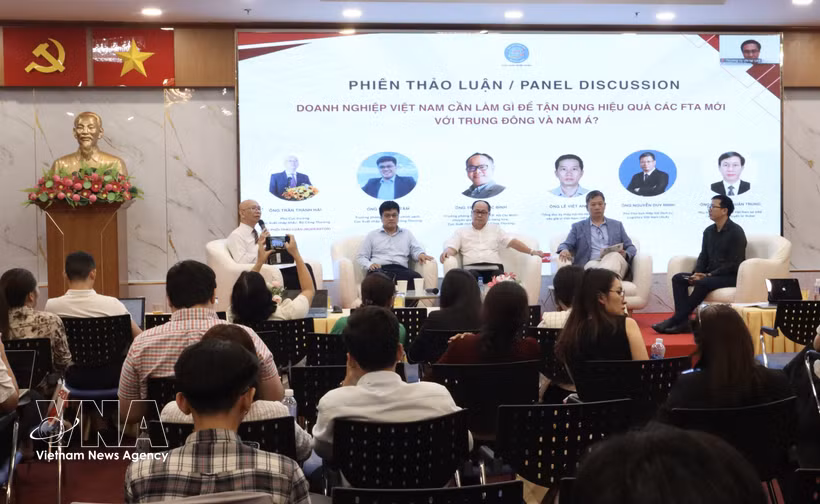 Panorama du séminaire intitulé « Opportunités et solutions pour promouvoir les exportations des secteurs clés vers les marchés du Moyen-Orient et de l’Asie du Sud dans le contexte des nouveaux ALE », organisé le 12 juin à Hô Chi Minh-Ville. Photo : VNA