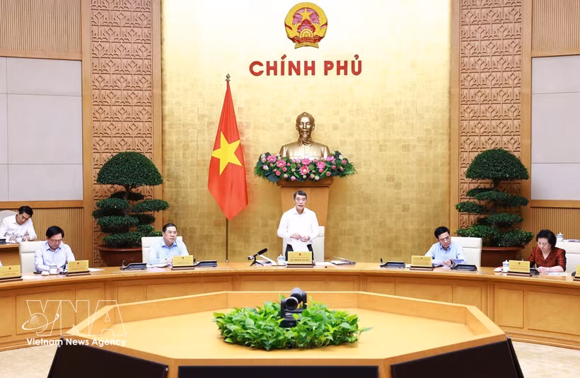 Le Premier ministre Lê Minh Hung lors de la réunion. Photo : VNA