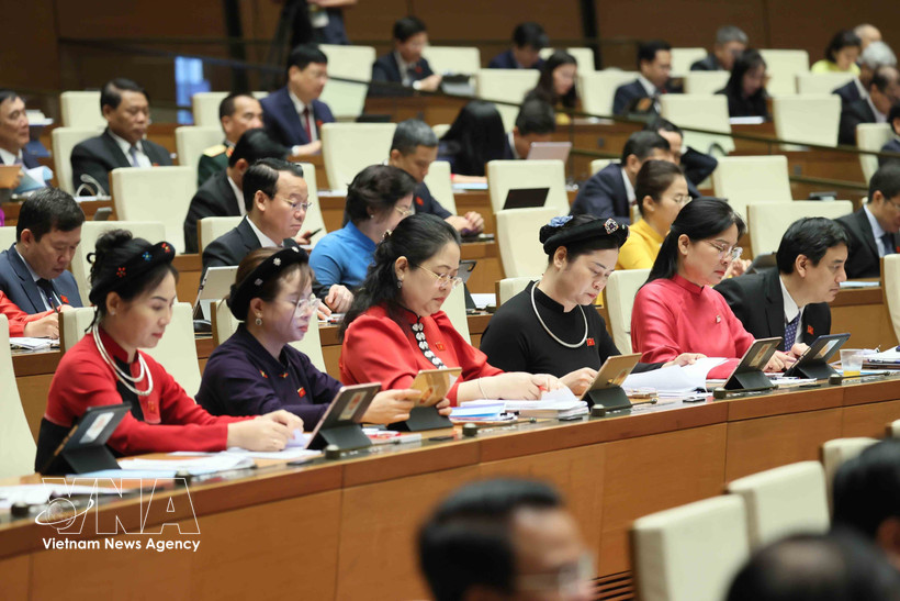 Des députées de l’Assemblée nationale lors de la séance d’ouverture de la 9ᵉ session de la 15ᵉ législature de l’Assemblée nationale. Photo : VNA