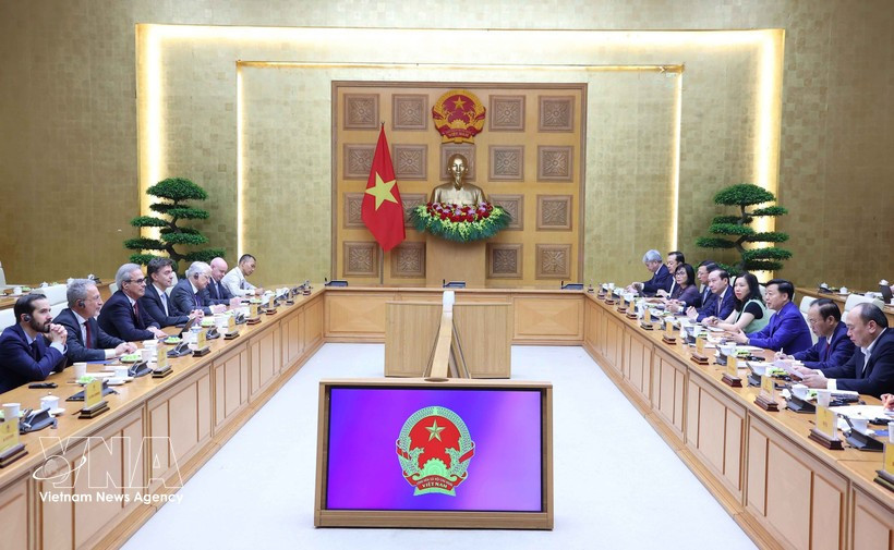 Lors de la séance de travail. Photo : VNA