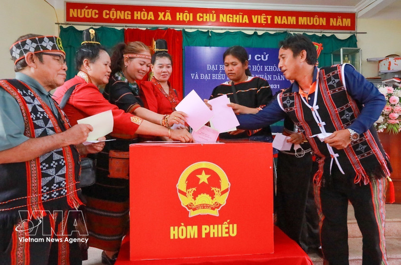 Les électeurs des zones montagneuses de la ville de Da Nang se rendent aux urnes. Photo: VNA