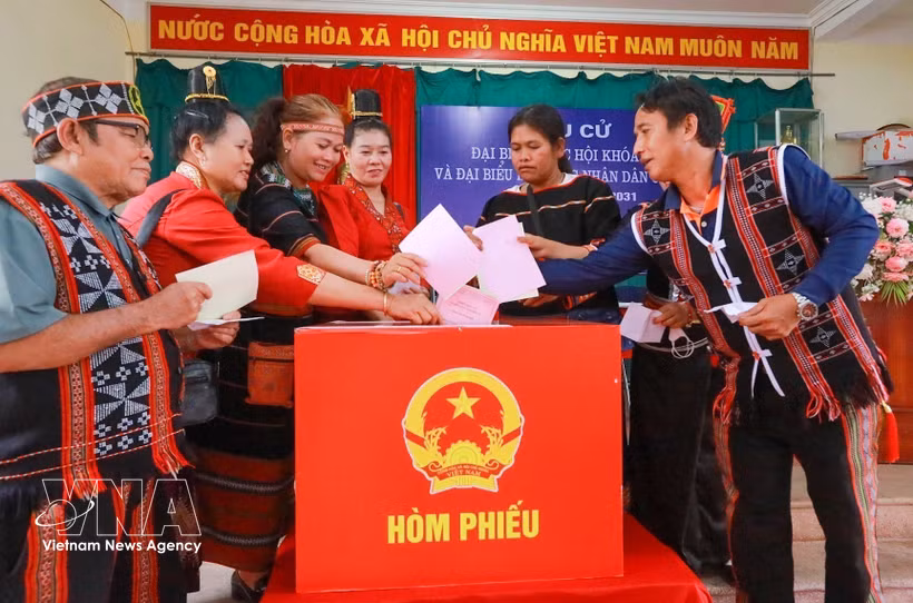 Les électeurs des zones montagneuses de la ville de Da Nang se rendent aux urnes. Photo: VNA