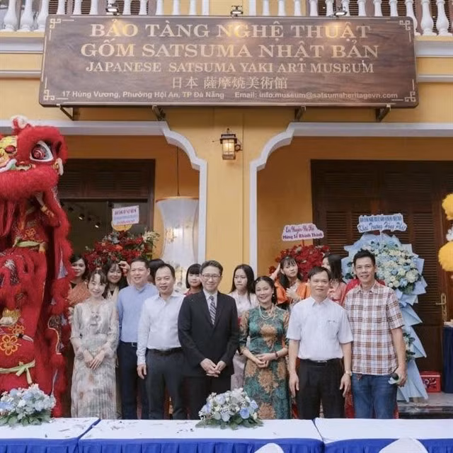 Cérémonie d'ouverture du musée d'art Satsuma Yaki, situé dans la vieille ville de Hội An. Le musée présente environ 1 500 pièces de céramique traditionnelle japonaise. — Photos : Mori Takero