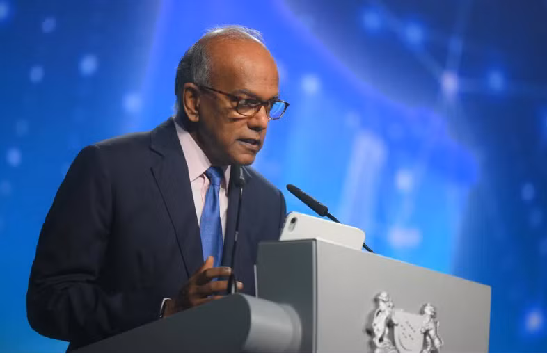 Le ministre coordinateur de Singapour pour la sécurité nationale et les affaires intérieures, K. Shanmugam, prend la parole lors du sommet Milipol TechX le 28 avril (Photo : The Straits Times).