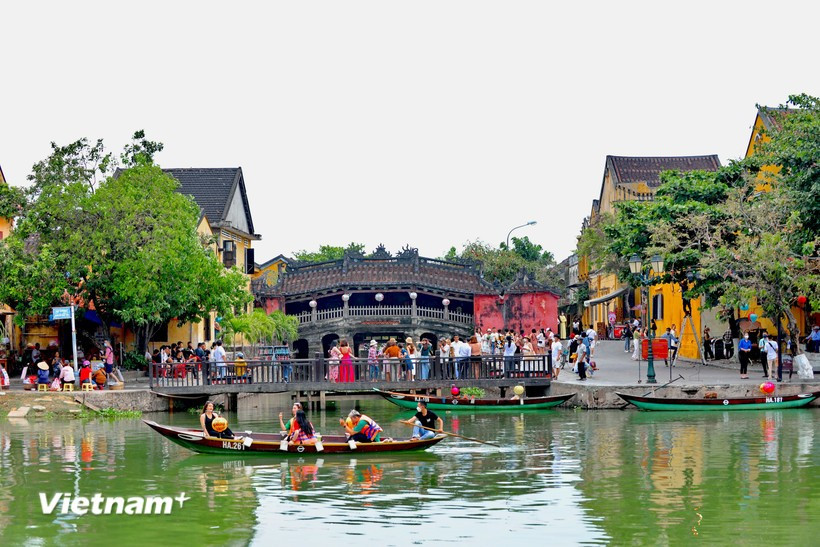 Le pont couvert japonais (Chùa Cầu), joyau architectural emblématique du site du patrimoine culturel mondial de la vieille ville de Hoi An, à Da Nang. Photo : VNA