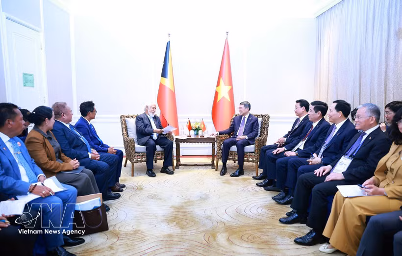 Le Premier ministre vietnamien Lê Minh Hung rencontre son homologue timorais Xanana Gusmão en marge du 48e Sommet de l’ASEAN à Cebu (Philippines), le 7 mai 2026. Photo : VNA
