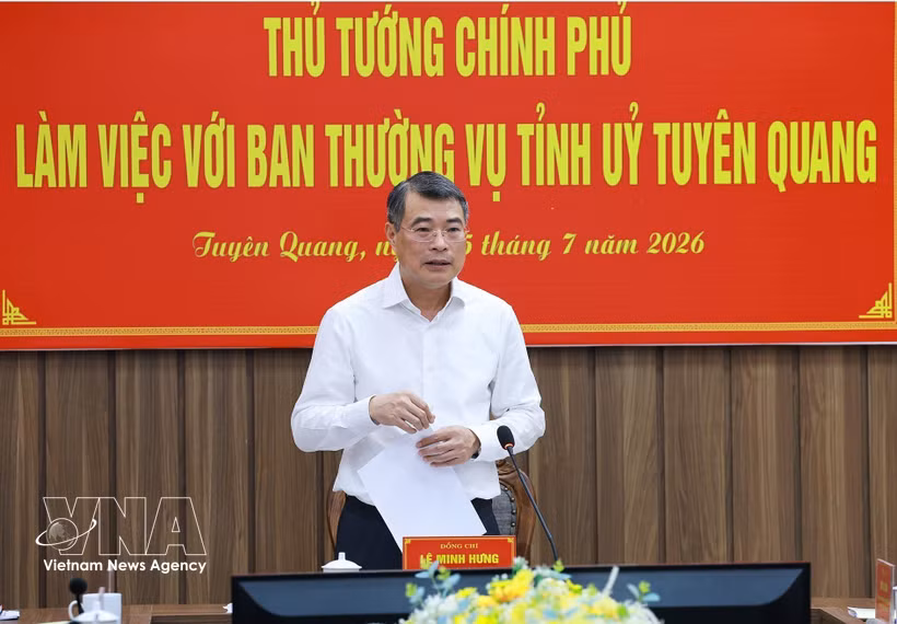 Le Premier ministre Lê Minh Hung préside, le 15 juillet, une séance de travail avec le Comité permanent du Parti de la province de Tuyên Quang. Photo : VNA