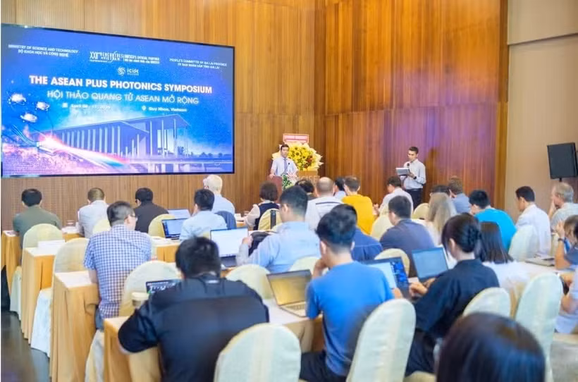 La province de Gia Lai accueille le Symposium ASEAN Plus sur la photonique