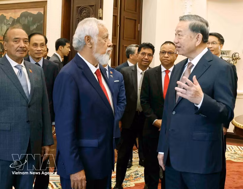 Le Premier ministre de la République démocratique du Timor-Leste, Kay Rala Xanana Gusmão et le secrétaire général du Parti communiste du Vietnam et président, Tô Lâm (droite). Photo : VNA