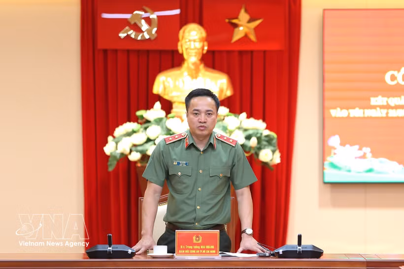 Le lieutenant-général Mai Hoàng, directeur de la Police de Hô Chi Minh-Ville lors de la conférence de presse. Photo : VNA