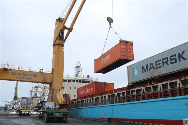 Conteneurs chargés au port de Cái Cui dans la ville de Cần Tho. Photo : VNA