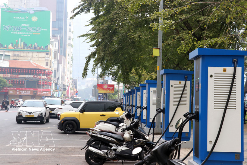 Ho Chi Minh-Ville met l’accent sur le développement des infrastructures de recharge et des stations d’échange de batteries pour les véhicules électriques. Photo : VNA
