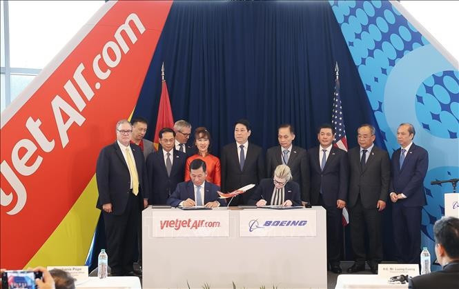 Le président Luong Cuong à la cérémonie de livraison d’un avion Boeing à Vietjet. Photo: VNA