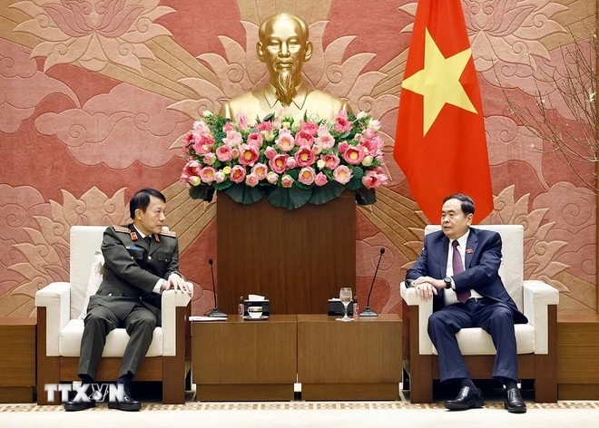 Le président de l'Assemblée nationale, Tran Thanh Man (droite), et le général Luong Tam Quang, ministre de la Sécurité publique. Photo : VNA