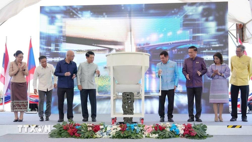 Cérémonie de jonction du pont de l’Amitié Laos–Thaïlande n°5 au-dessus du Mékong a eu lieu à la borne frontalière entre la province de Bolikhamxay (Laos) et celle de Beung Kan (Thaïlande). Photo: VNA