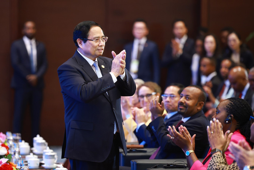 Le Premier ministre Pham Minh Chinh et des délégués à la cérémonie de clôture. Photo: VNA