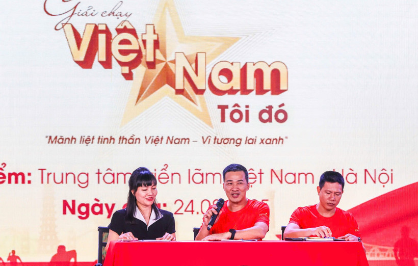 Conférence de presse sur la course, le 23 juillet à Hanoï. Photo: https://hanoimoi.vn/