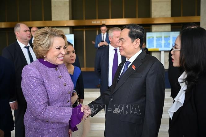 Le président de l’Assemblée nationale, Trân Thanh Mân, et la présidente du Conseil de la Fédération de Russie, Valentina Matvienko. Photo: VNA