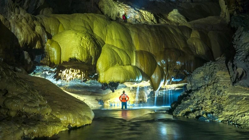 Dans la grotte de Va dans le parc national de Phong Nha-Ke Bang. Photo: nhandan.vn