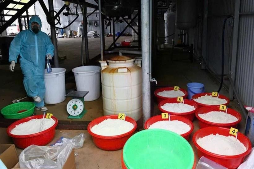 À l’intérieur du laboratoire de production de drogues. Photo fournie par la police