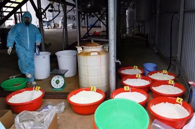 À l’intérieur du laboratoire de production de drogues. Photo fournie par la police