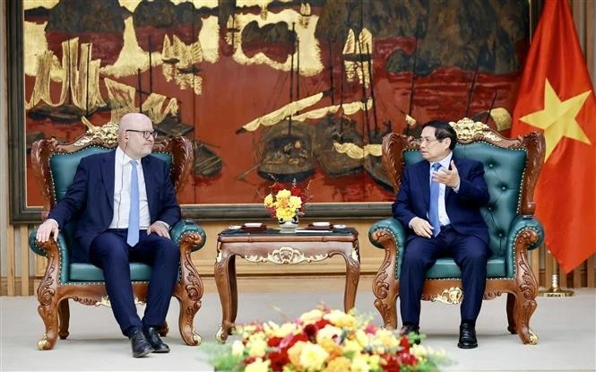 Le Premier ministre Pham Minh Chinh (droite) et Tomas Heidar, président du Tribunal international du droit de la mer (TIDM),
